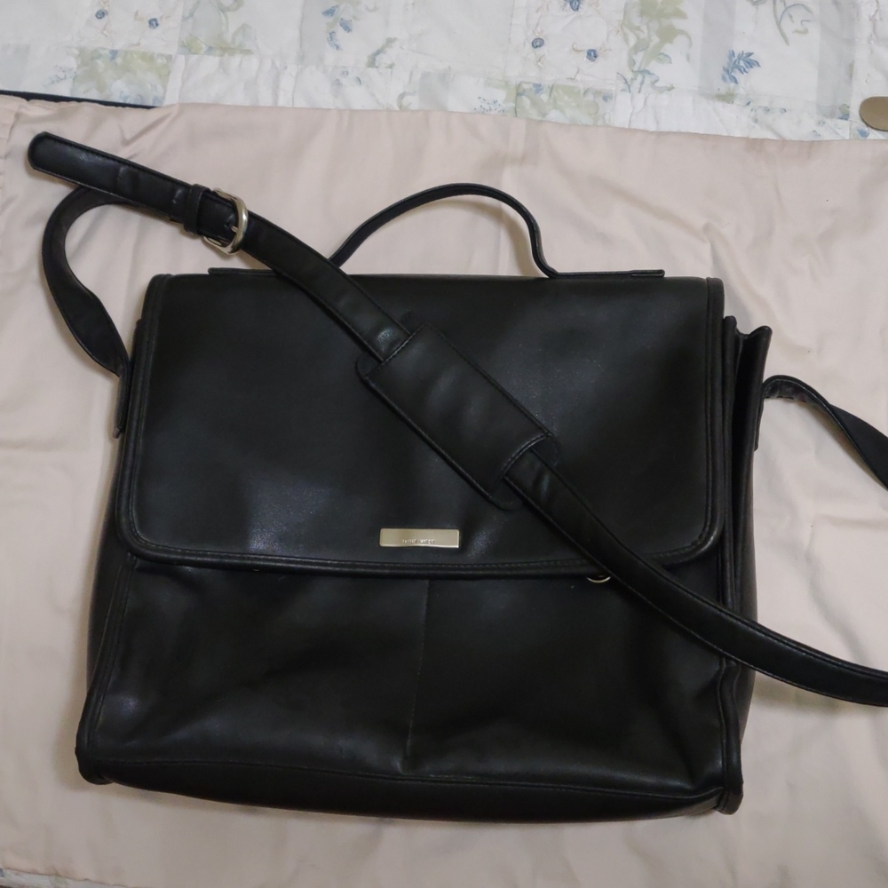 Nine West messenger bag. Smoke free home.  No nicks, scrapes or scuffs